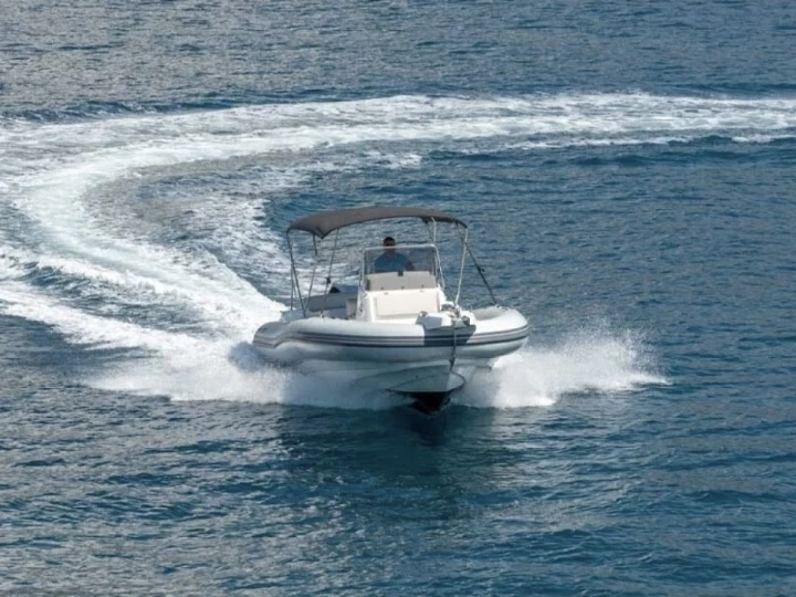 Noleggio Gommone a Fréjus – Wellcraft Martinique 2600