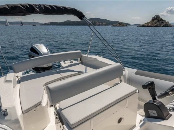 Noleggio barche Wellcraft Martinique 2600 a Fréjus su Samboat