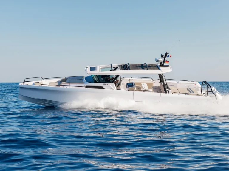 Noleggio Barca a motore a Cannes – Axopar 45 BRABUS