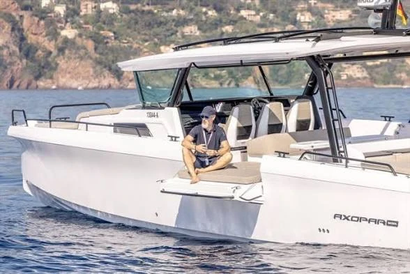 Noleggio Barca a motore Axopar con patente nautica