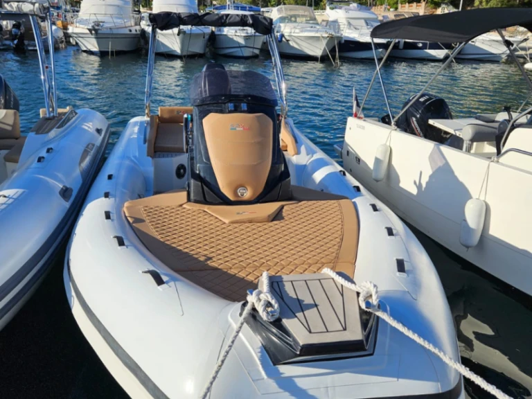 SPX RIB 24 DINETTE da affittare a  Saint-Raphaël