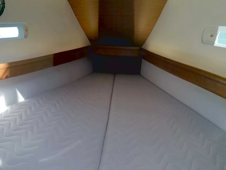 Noleggio Barca a vela con o senza skipper Jeanneau a Agropoli