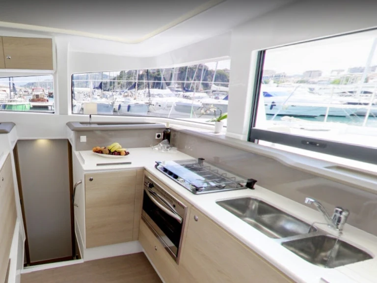 Catamarano a noleggio a Agropoli al miglior prezzo