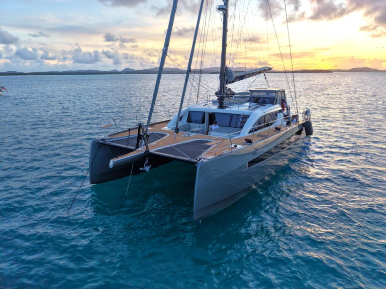 Noleggio Yacht di lusso Privilege con patente nautica