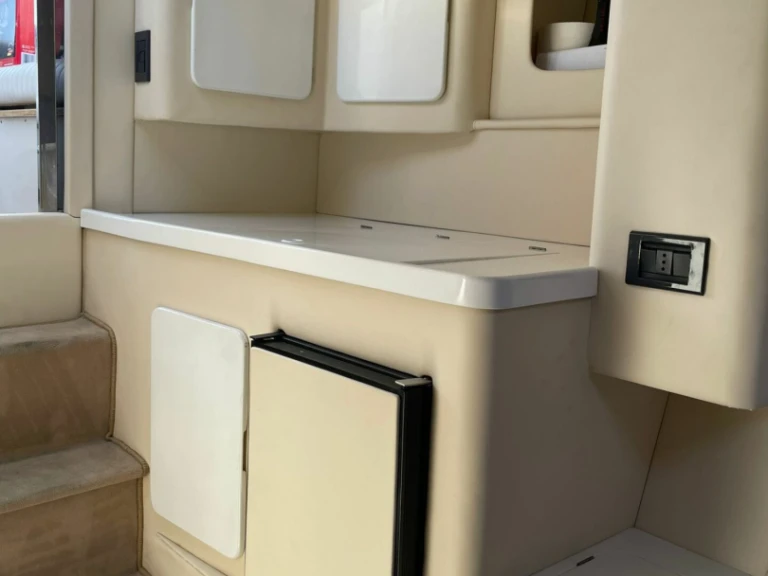 Noleggio Barca a motore Gari Plast con patente nautica