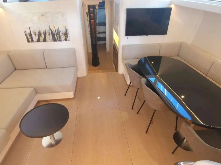 Noleggio Yacht di lusso a Antigua – Custom YKNOT