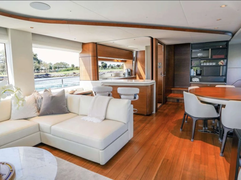 Noleggiare una Princess, UK RECORD YEAR a Nassau