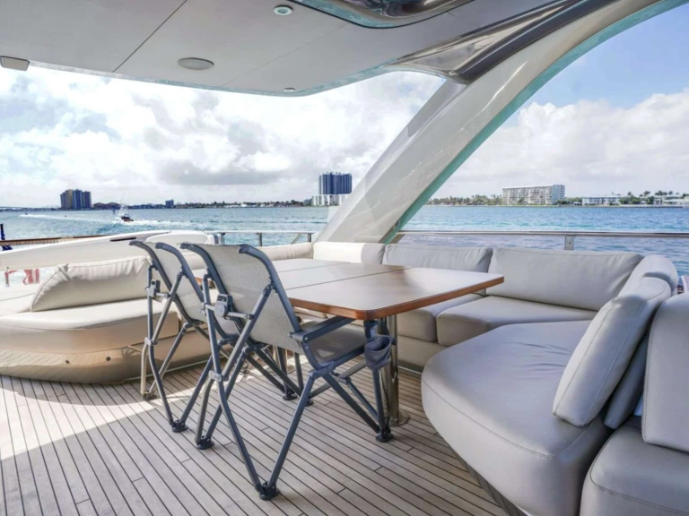Noleggio Yacht di lusso Princess, UK con patente nautica