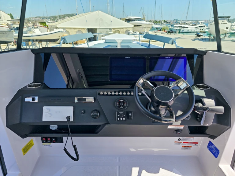 Barca a motore a noleggio a Seget Donji al miglior prezzo