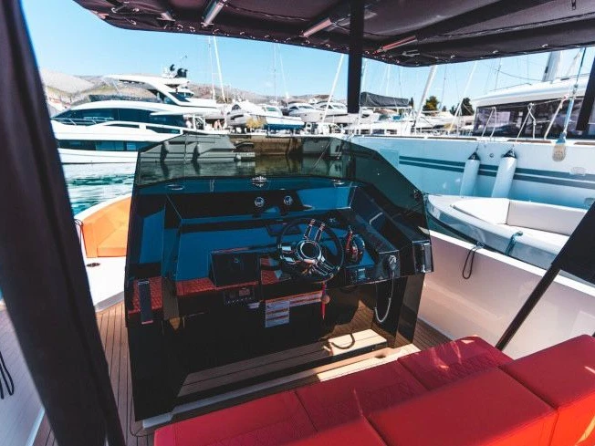 Noleggio Barca a motore con o senza skipper De Antonio a Seget Donji