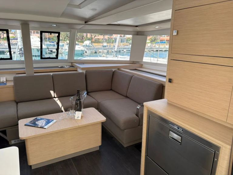 Noleggio Catamarano a Furnari – Fountaine Pajot Astrea 42
