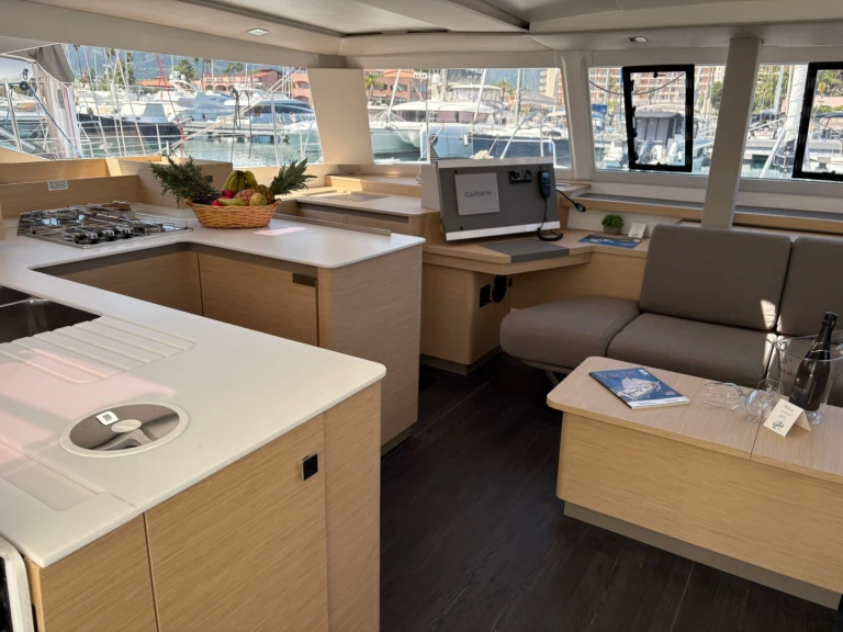 Noleggio Catamarano con o senza skipper Fountaine Pajot a Furnari