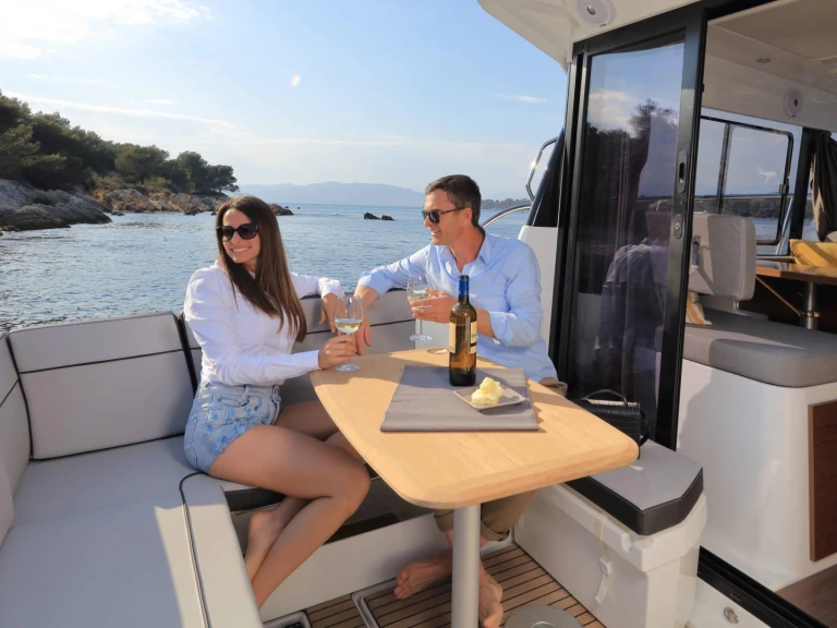 Noleggio Barca a motore con o senza skipper Jeanneau a Bacoli