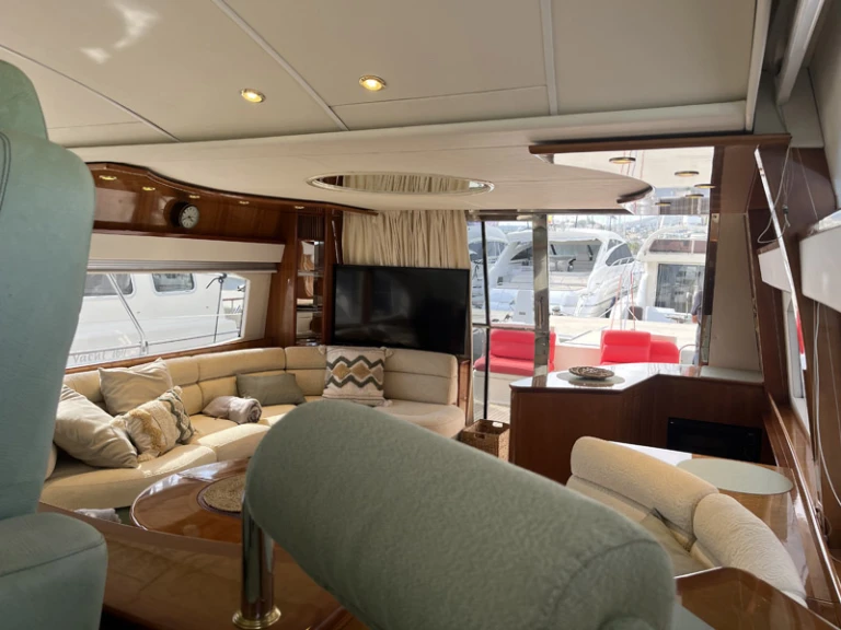 Noleggio Barca a motore Azimut con patente nautica