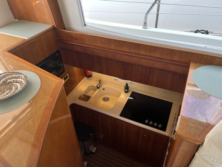 Barca a motore a noleggio a Marina de Dénia al miglior prezzo