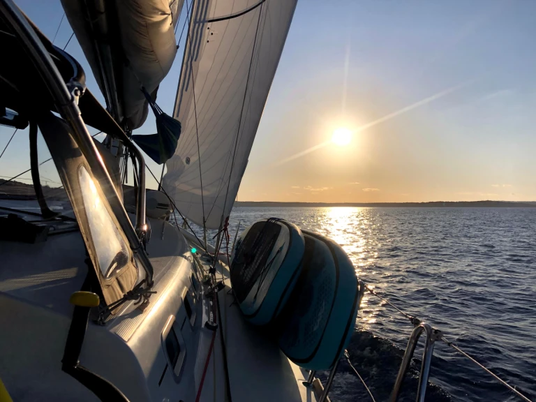 Barca a vela a noleggio a Ta' Xbiex al miglior prezzo