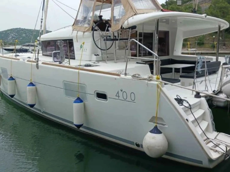 Noleggio Catamarano Lagoon con patente nautica