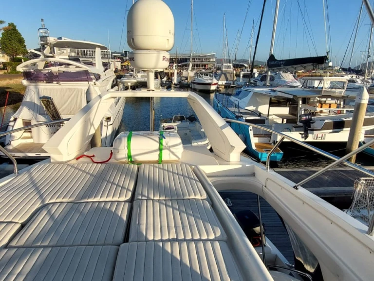Noleggio Yacht di lusso a Dubai Marina – Sunseeker Manhattan 66