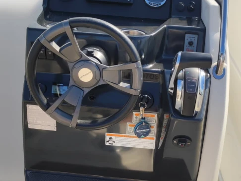 Barca a motore a noleggio a Six-Fours-les-Plages al miglior prezzo