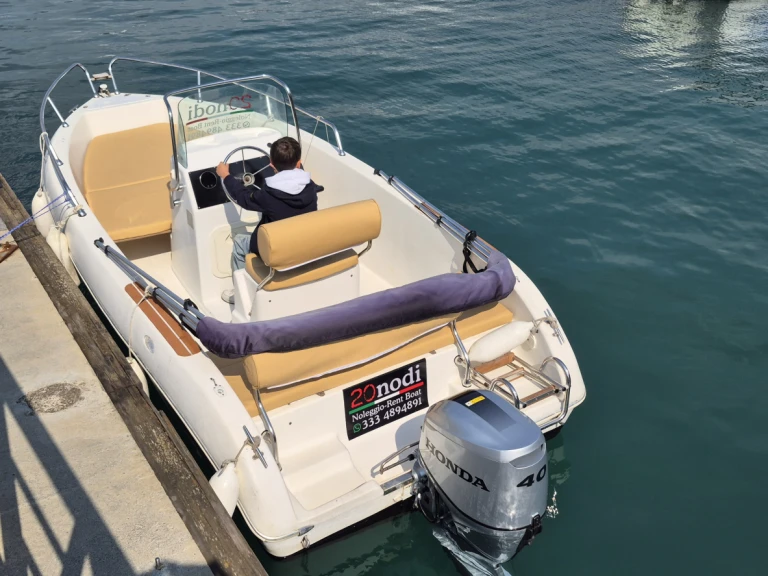 Noleggio Barca a motore BLU LINE con patente nautica