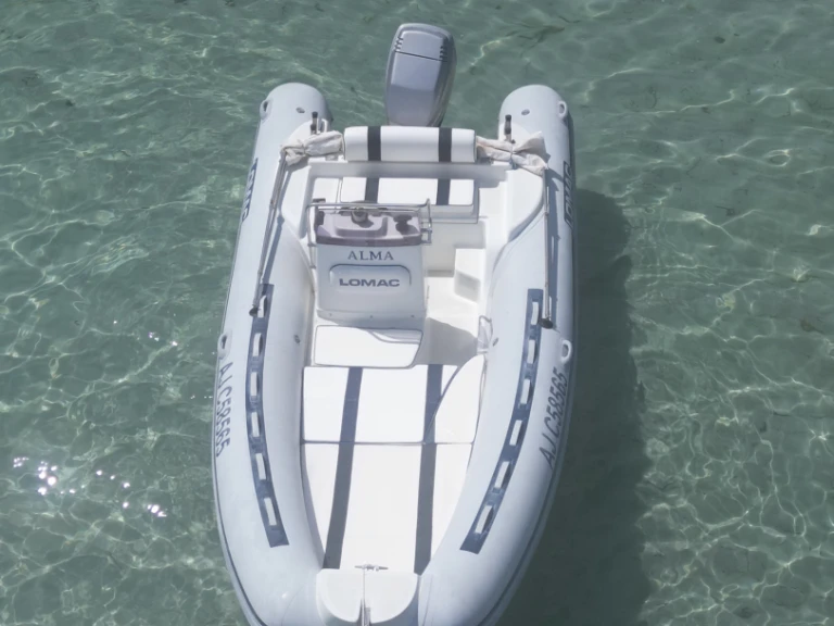 Noleggiare una Lomac Lomac 540 IN a Porto-Vecchio