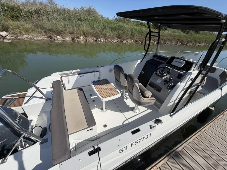 Barca a motore a noleggio a Pérols al miglior prezzo