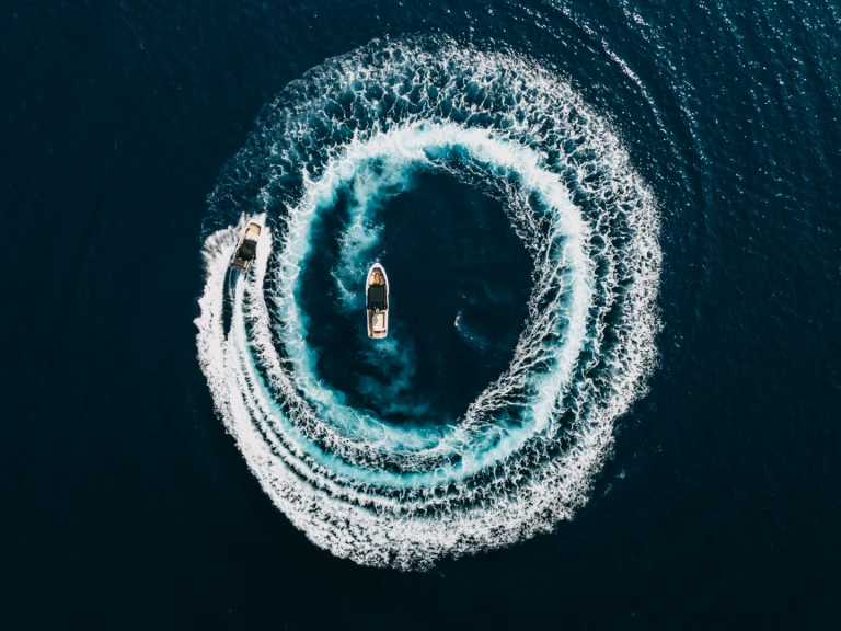 Noleggiare una Alesta Raptor Excursion a Mílos