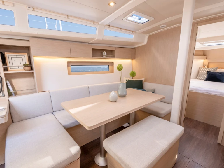 Noleggio Barca a vela a Palma de Maiorca – Oceanis 37.1 firts line