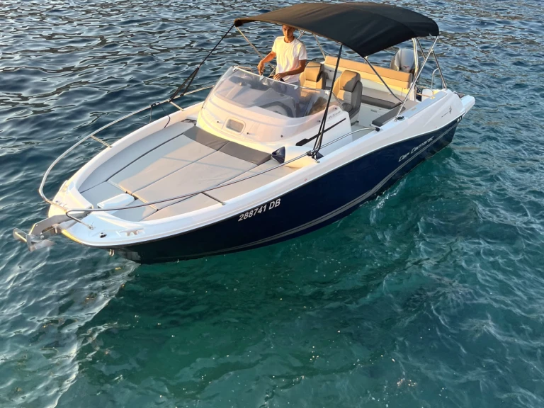 Noleggiare una Jeanneau Cap Camarat 6.5 WA Serie 3 a Ragusa (Dubrovnik)