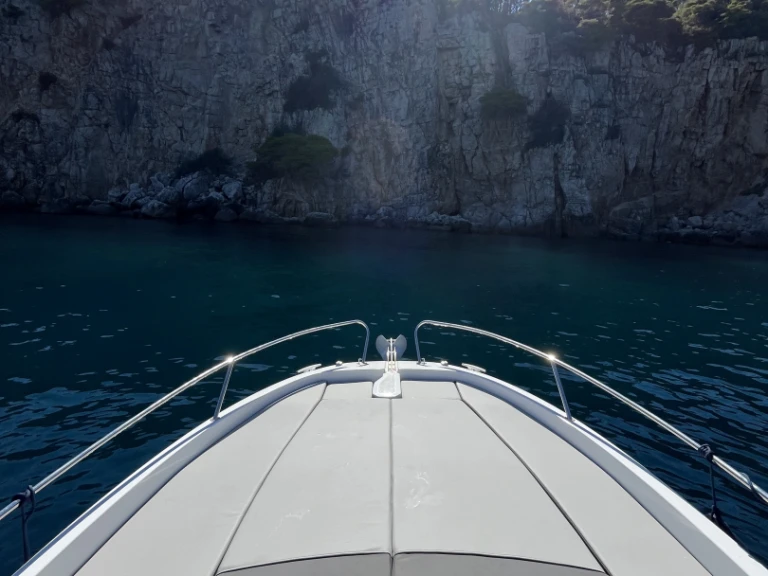 Noleggio Barca a motore a Ragusa (Dubrovnik) – Jeanneau Cap Camarat 6.5 WA Serie 3
