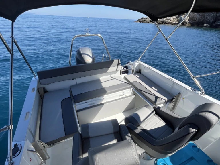 Noleggio barche Jeanneau Cap Camarat 6.5 WA Serie 3 a Ragusa (Dubrovnik) su Samboat