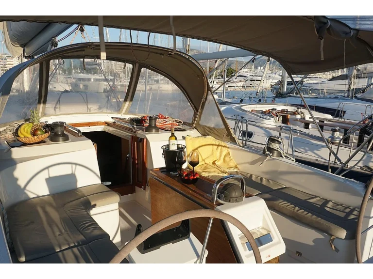 Noleggiare una Bavaria Bavaria Cruiser 51 (5 cab.) a Álimos