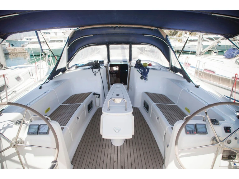 Noleggio Barca a vela con o senza skipper Bénéteau a Adámas