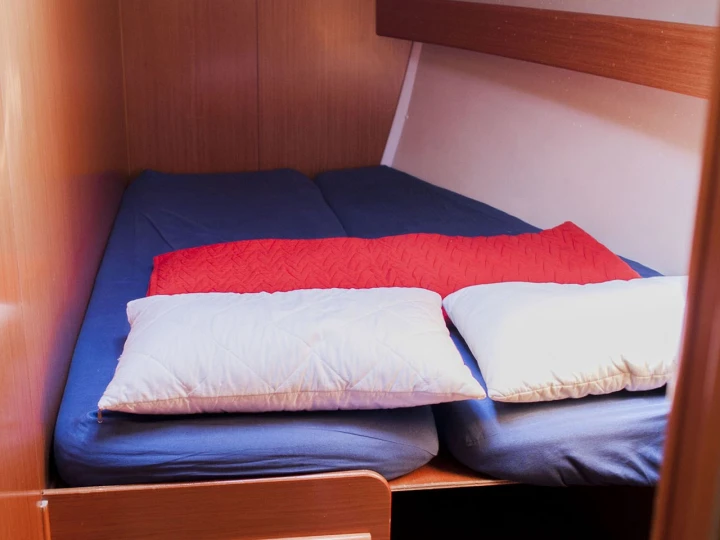 Barca a vela a noleggio a Adámas al miglior prezzo