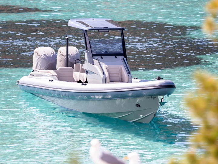 Noleggiare una Rock Marine Rock 30 a Álimos