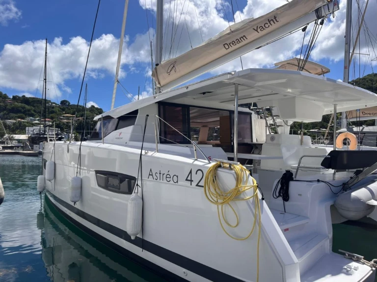 Fountaine Pajot Astrea 42 da affittare a  Le Marin