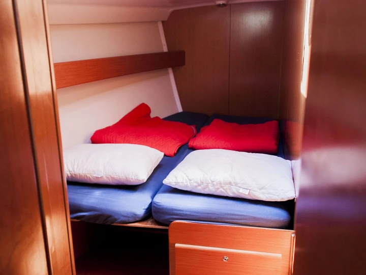 Barca a vela a noleggio a Adámas al miglior prezzo