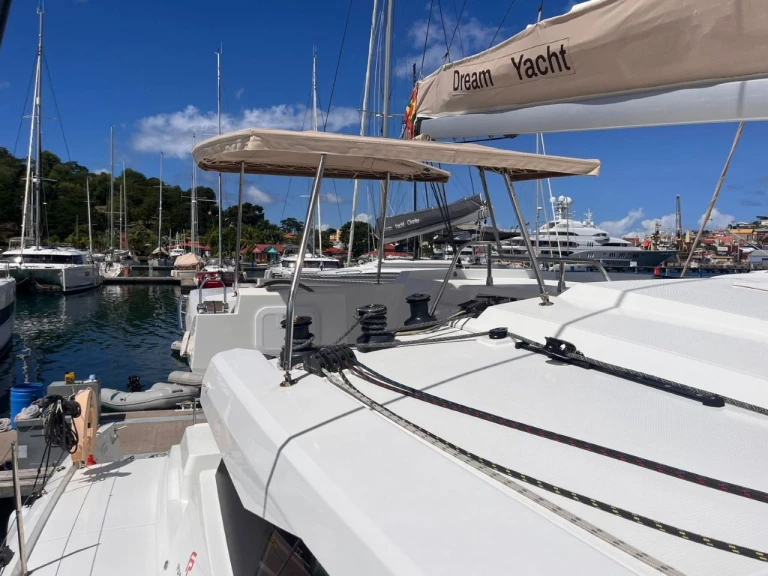 Noleggio barche Fountaine Pajot Astrea 42 a Bas du Fort su Samboat
