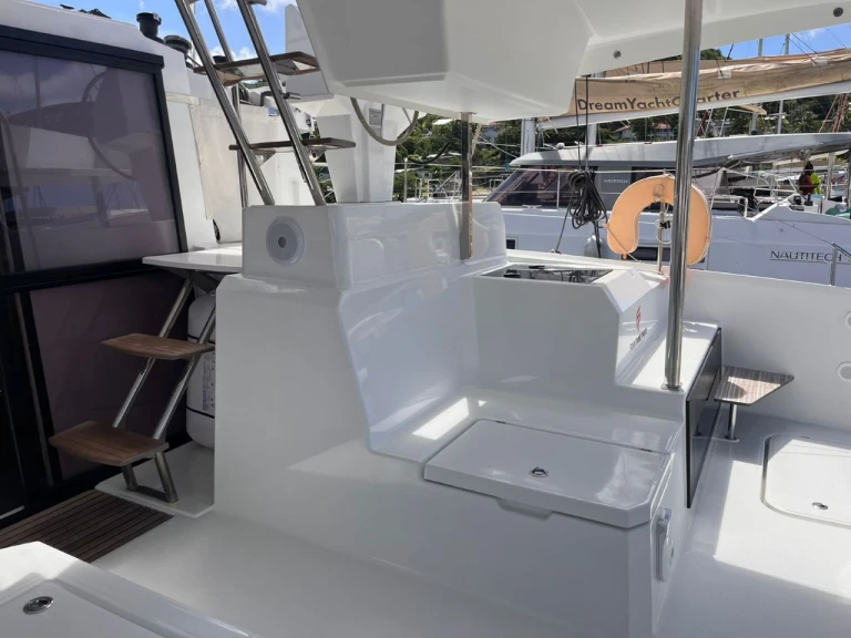 Noleggio Catamarano Fountaine Pajot con patente nautica