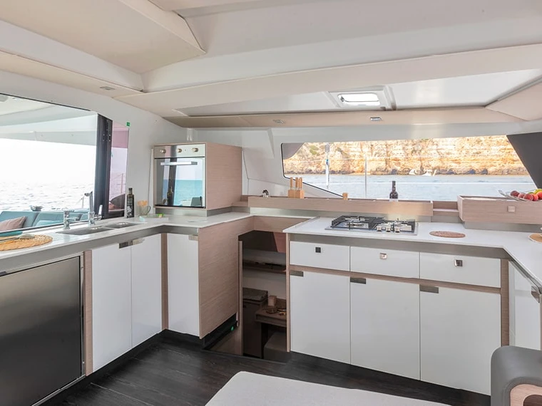 Noleggio Catamarano Fountaine Pajot con patente nautica