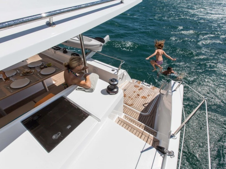 Noleggio Catamarano Fountaine Pajot con patente nautica