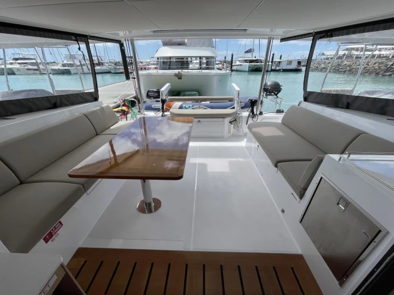 Noleggio Catamarano Bavaria con patente nautica