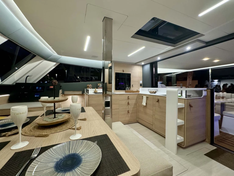 Noleggio Catamarano Aventura con patente nautica