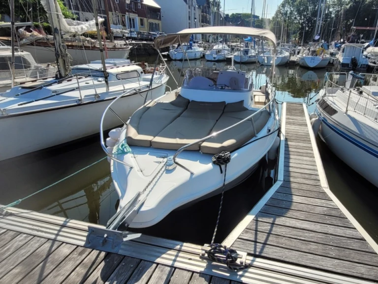 Noleggiare una B2 Marine B2 Marine 672 Sun Deck a Saint-Philibert