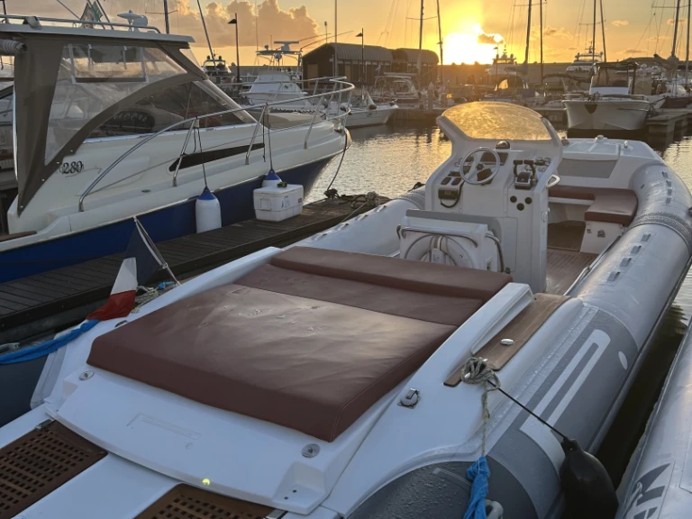 Gommone a noleggio a Castellammare di Stabia al miglior prezzo