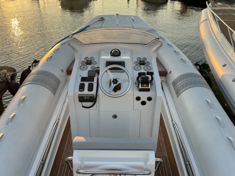 Noleggio barche Castellammare di Stabia economico Pzero 880 Sport