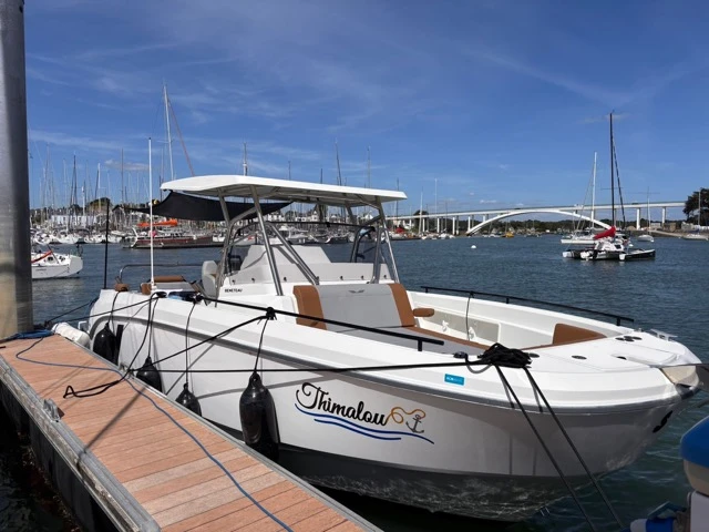 Noleggio Barca a motore Bénéteau con patente nautica