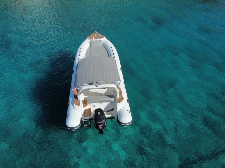 Gommone a noleggio a Santa Eulària des Riu al miglior prezzo