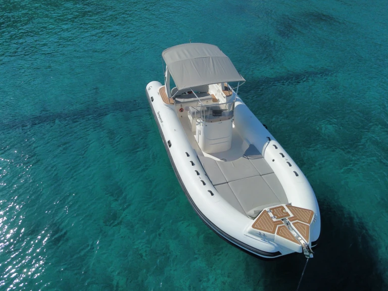 Noleggiare una Capelli Tempest 750 a Santa Eulària des Riu