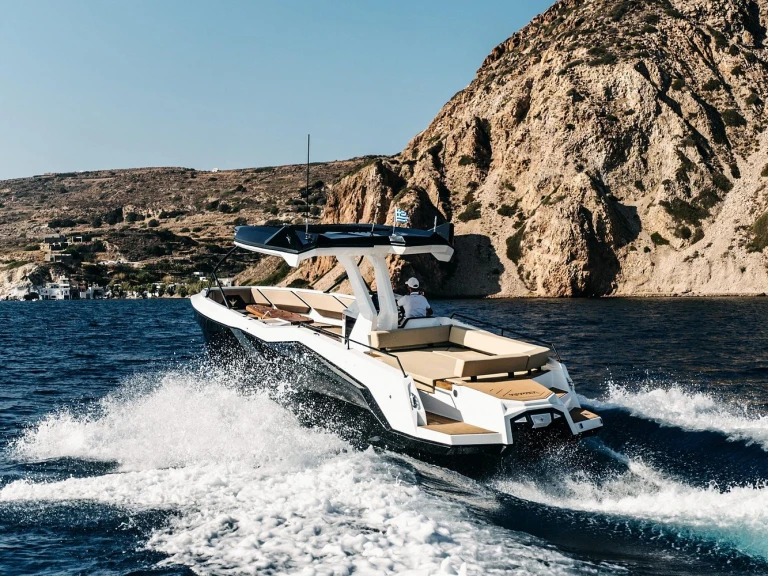 Noleggio barche Alesta Raptor Excursion a Mílos su Samboat